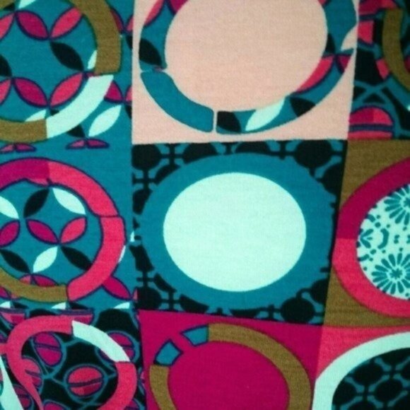 Lularoe Geometric Circle Print Classic Tee Pink Size Small - Picture 2 of 6